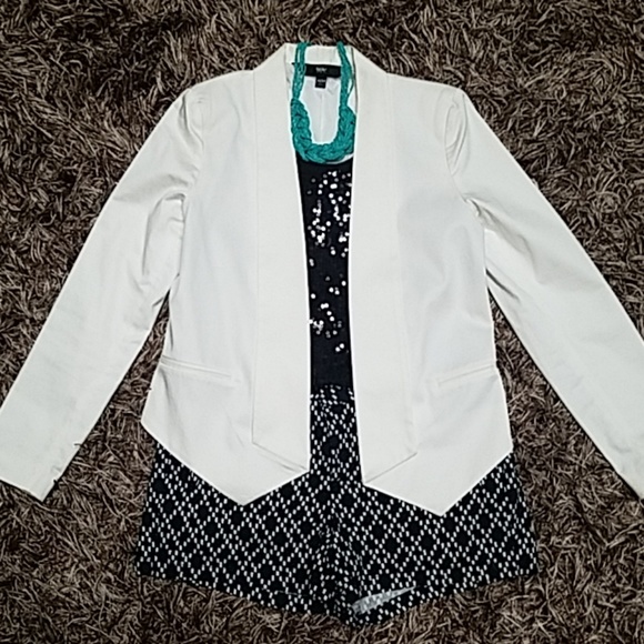 White Blazer - Picture 4 of 7